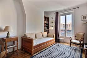Apartment for rent for €1,847 per month in Paris, Rue de la Croix-Nivert