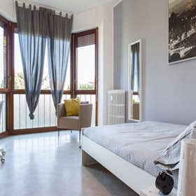 Privé kamer for rent for € 525 per month in Cesano Boscone, Via dei Pioppi