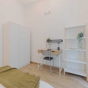私人房间 正在以 €555 的月租出租，其位于 Turin, Via La Loggia