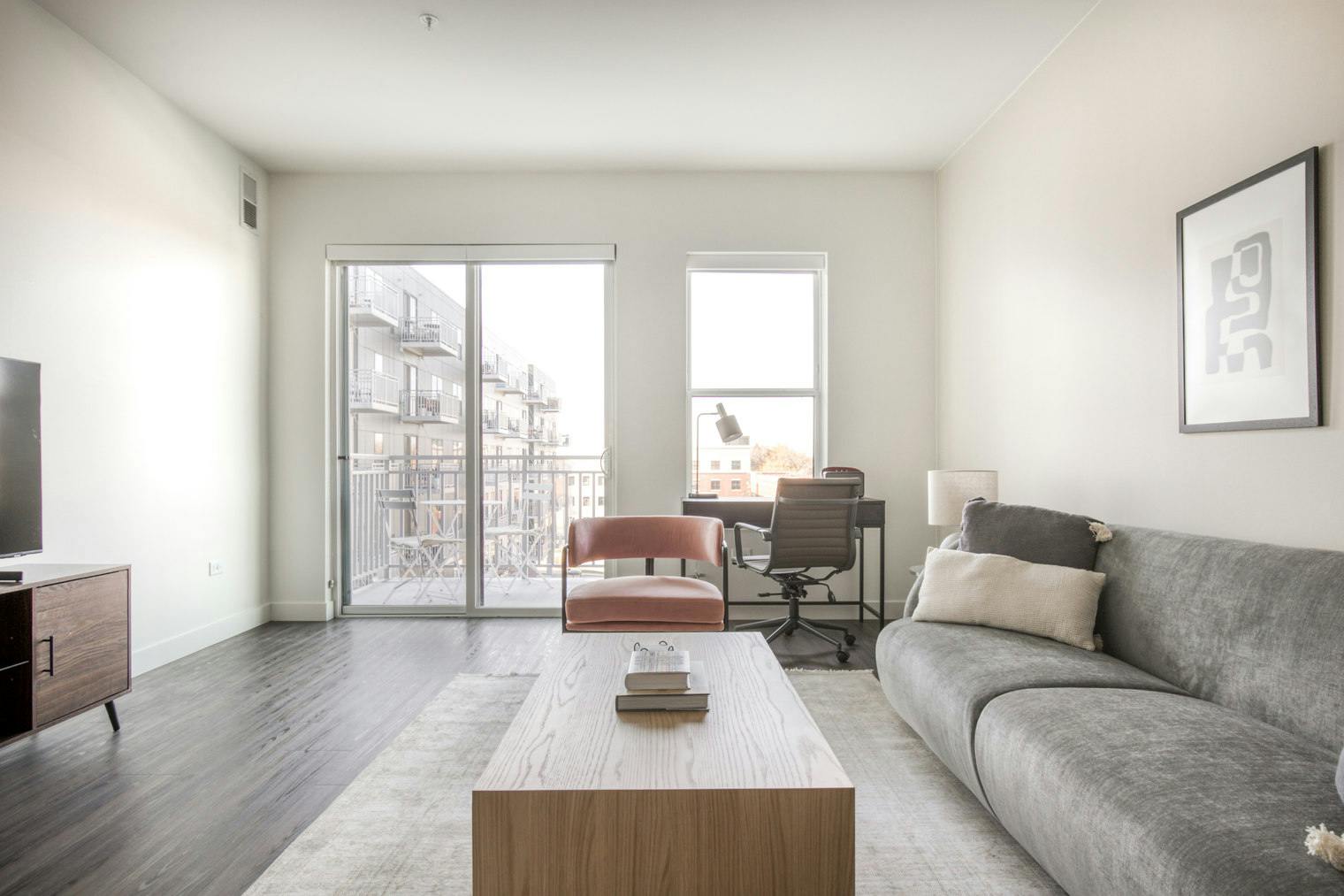 Wohnung zu mieten für $5,647 pro Monat in Elmhurst, North Addison Avenue