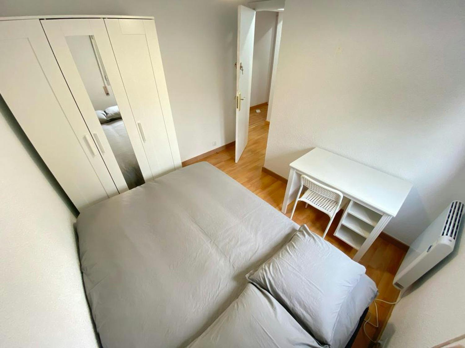 Habitación privada en alquiler por 360 € al mes en Madrid, Calle de Orio