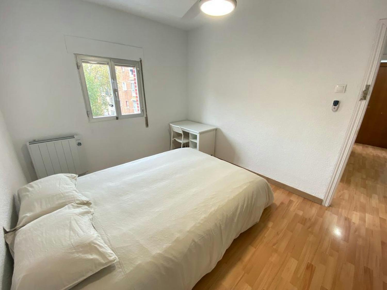 Private room for rent for €350 per month in Madrid, Calle de Orio