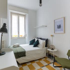 Private room for rent for €870 per month in Milan, Via Raimondo Franchetti