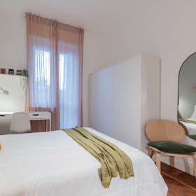 Private room for rent for €615 per month in Turin, Piazza Giosuè Carducci