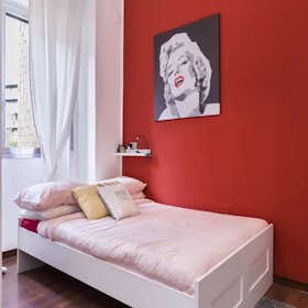 Private room for rent for €700 per month in Milan, Via Giuseppe Frua