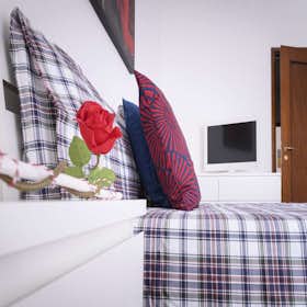 Private room for rent for €785 per month in Milan, Via Ippodromo