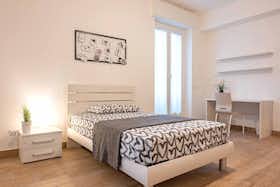 Privé kamer te huur voor € 600 per maand in Milan, Via Paolo Rotta