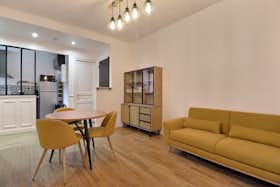 Apartment for rent for €1,802 per month in Paris, Rue Taine