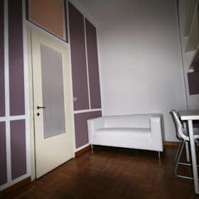 Private room for rent for €670 per month in Milan, Via Giulio e Corrado Venini