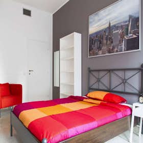 Private room for rent for €975 per month in Milan, Via Crocefisso