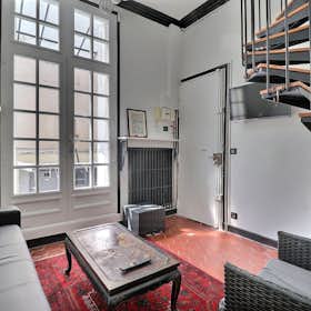 Apartment for rent for €2,014 per month in Paris, Quai d'Anjou