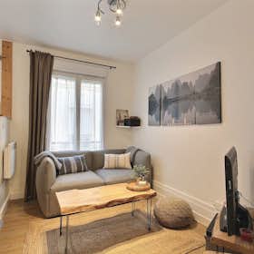 Apartment for rent for €1,710 per month in Paris, Rue Crozatier