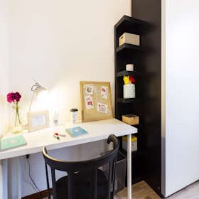Private room for rent for €770 per month in Milan, Largo Cavalieri di Malta
