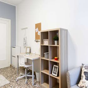 Private room for rent for €870 per month in Milan, Via Vincenzo da Seregno