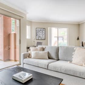 公寓 for rent for $2,941 per month in Woodland Hills, Ventura Blvd