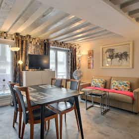 Apartment for rent for €1,978 per month in Paris, Rue Poissonnière