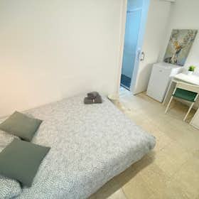 Private room for rent for €570 per month in Madrid, Calle de las Marismas
