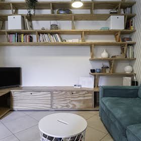 Apartment for rent for €2,350 per month in Milan, Via Carlo Botta