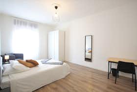 Private room for rent for €490 per month in Modena, Via Giuseppe Soli