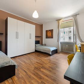 Shared room for rent for €390 per month in Milan, Corso di Porta Romana