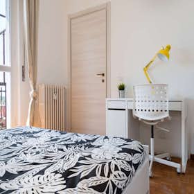 Private room for rent for €575 per month in Cesano Boscone, Via dei Mandorli