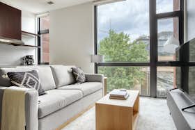 单间公寓 正在以 $3,299 的月租出租，其位于 Washington, D.C., 8th St NW