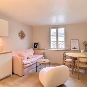 Apartment for rent for €2,650 per month in Paris, Rue du Cherche-Midi