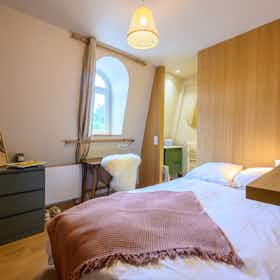 Общая комната сдается в аренду за 645 € в месяц в Mons-en-Barœul, Rue du Général de Gaulle