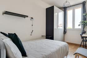 Appartamento in affitto a 1.290 € al mese a Milan, Via Cardinale Branda Castiglioni