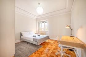 Private room for rent for €670 per month in Lisbon, Avenida João XXI