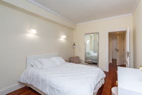 Private room for rent for €850 per month in Lisbon, Rua Jorge Castilho