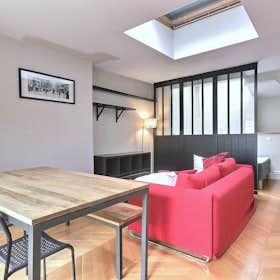 Studio for rent for €1,874 per month in Paris, Rue Saint-Didier