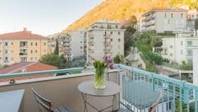 Wohnung zu mieten für 1.793 € pro Monat in Como, Via Francesco Crispi