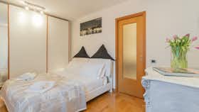 Appartamento in affitto a 1.674 € al mese a Como, Via Alessandro Volta