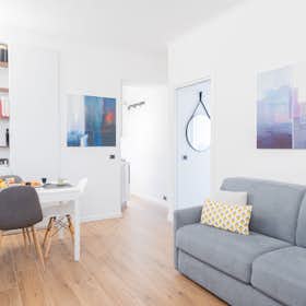 Wohnung zu mieten für 1.460 € pro Monat in Como, Via Luigi Dottesio