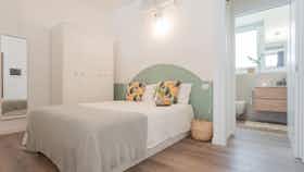 公寓 正在以 €1,473 的月租出租，其位于 Como, Via dei Partigiani