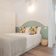 Apartment for rent for €1,378 per month in Como, Via dei Partigiani
