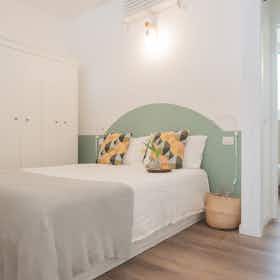 Lägenhet att hyra för 1 473 € i månaden i Como, Via dei Partigiani