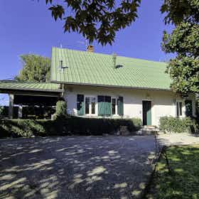 Mieszkanie do wynajęcia za 2686 € miesięcznie w mieście Besana in Brianza, Via Visconta