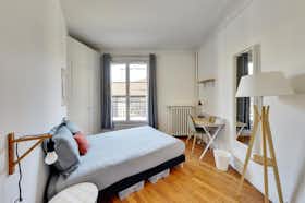Private room for rent for €862 per month in Paris, Rue Vauvenargues