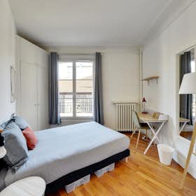 Private room for rent for €862 per month in Paris, Rue Vauvenargues
