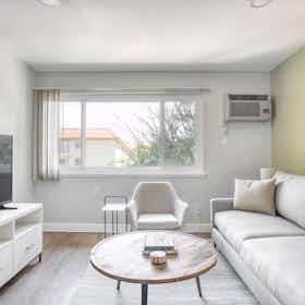 Apartamento para alugar por € 2.485 por mês em Los Angeles, Lindley Ave