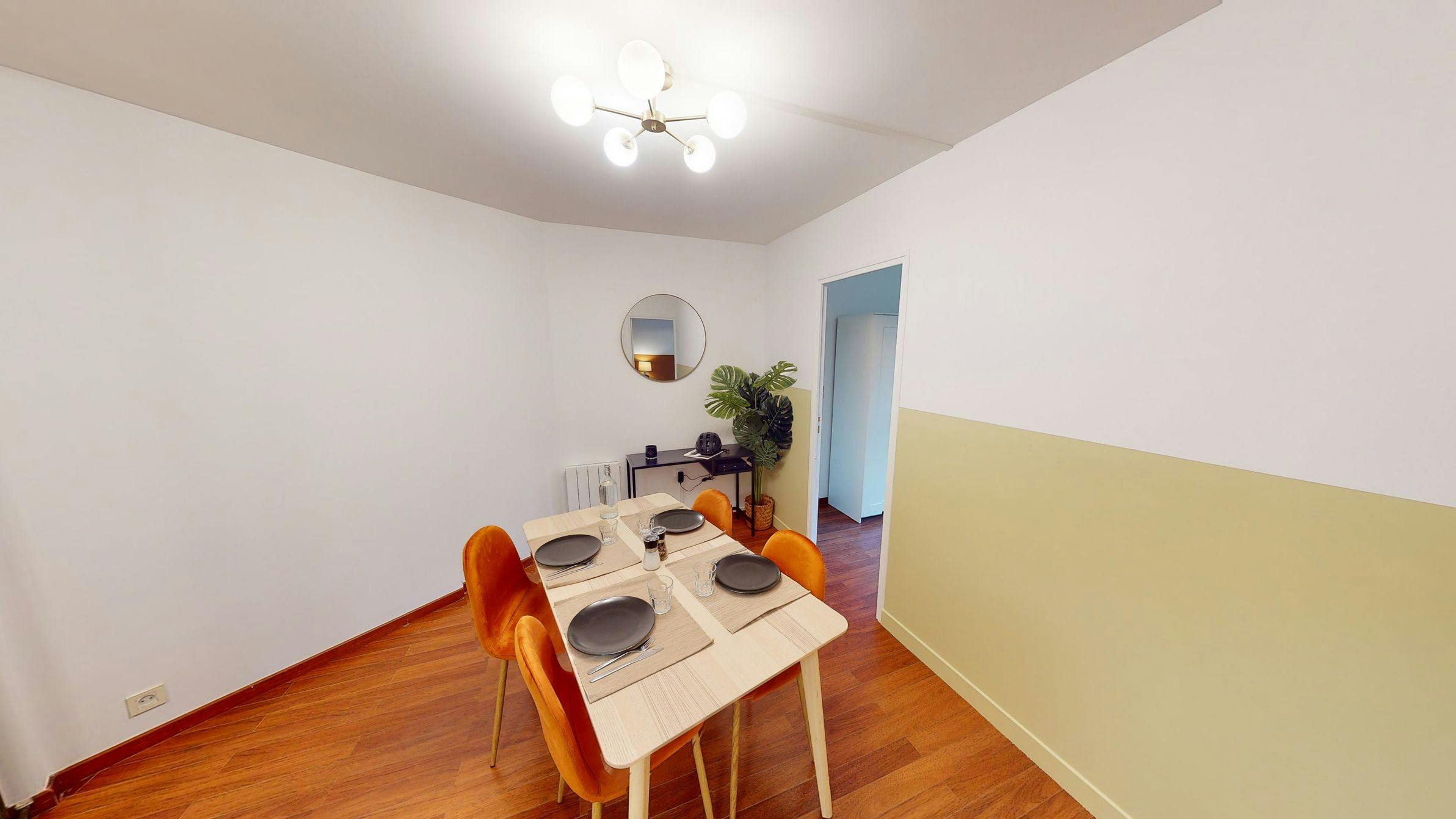 Private room for rent on Avenue de Versailles, Paris - Plus