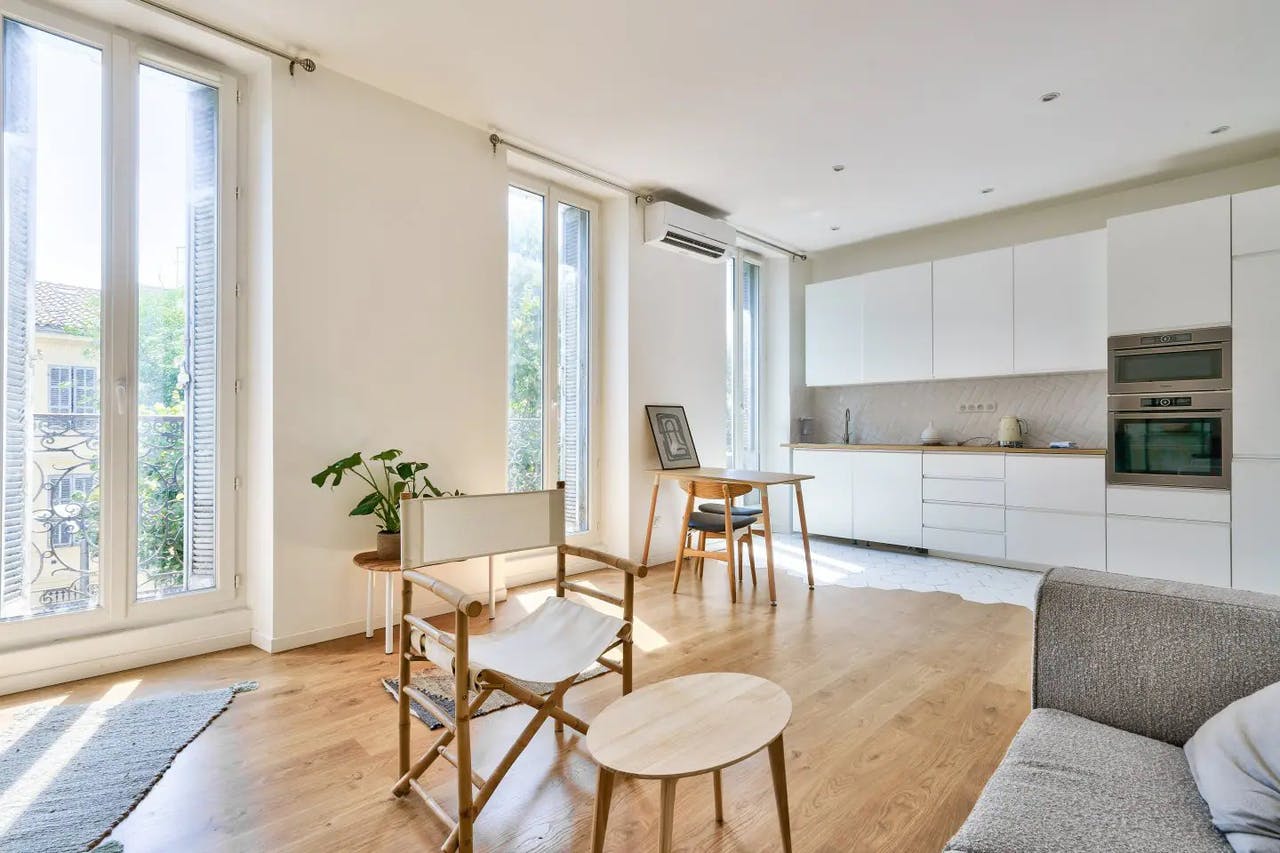 Apartment for rent on Place Pierre Brossolette, Marseille