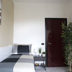 Private room for rent for €580 per month in Milan, Via Carlo Marx