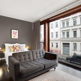 Apartment for rent for €1,645 per month in Berlin, Linienstraße