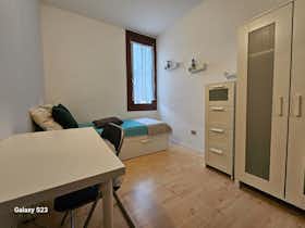 Habitación privada en alquiler por 420 € al mes en Vicenza, Via Francesco Baracca