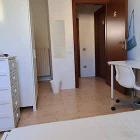 Приватна кімната за оренду для 420 EUR на місяць у Vicenza, Via Francesco Baracca