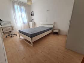 Отдельная комната сдается в аренду за 310 € в месяц в Vicenza, Via Francesco Baracca