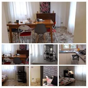Отдельная комната сдается в аренду за 420 € в месяц в Vicenza, Via Bruno Brandellero